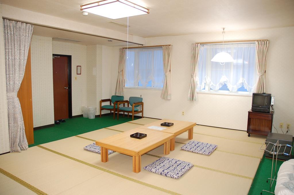Hotel New Bernina Nagano Habitación foto